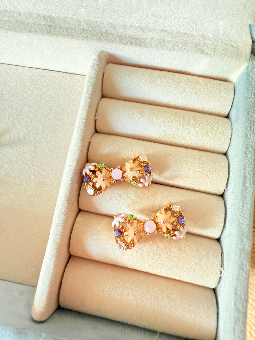 Bella bow earrings